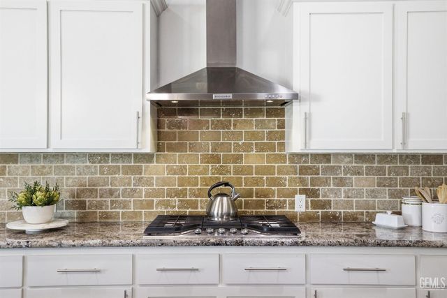 12707 Parkerhill Drive, Bakersfield, CA 93311