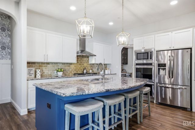 12707 Parkerhill Drive, Bakersfield, CA 93311