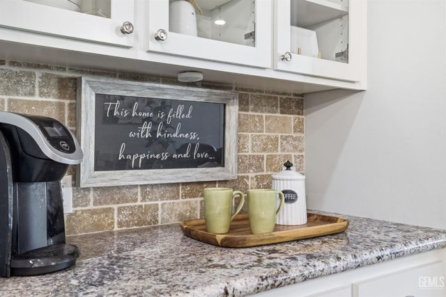 12707 Parkerhill Drive, Bakersfield, CA 93311