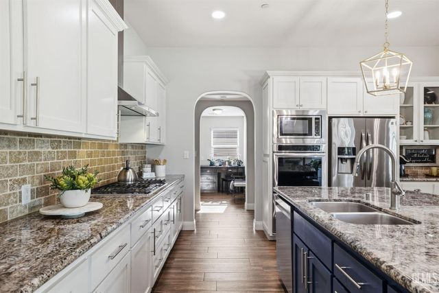 12707 Parkerhill Drive, Bakersfield, CA 93311