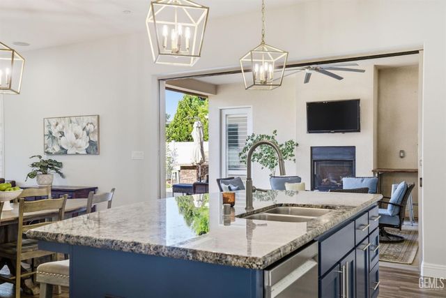 12707 Parkerhill Drive, Bakersfield, CA 93311