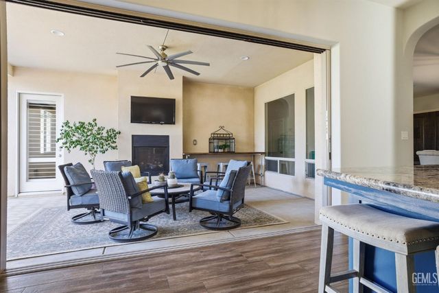 12707 Parkerhill Drive, Bakersfield, CA 93311