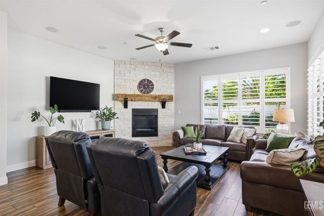 12707 Parkerhill Drive, Bakersfield, CA 93311