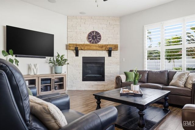 12707 Parkerhill Drive, Bakersfield, CA 93311