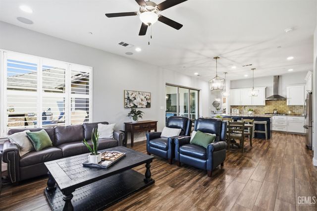 12707 Parkerhill Drive, Bakersfield, CA 93311