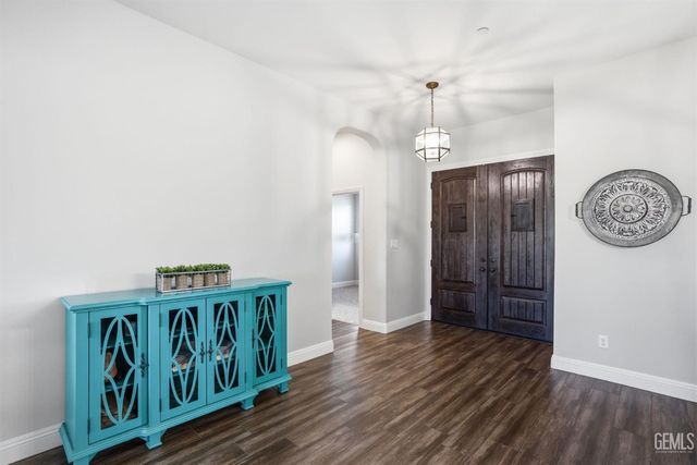 12707 Parkerhill Drive, Bakersfield, CA 93311