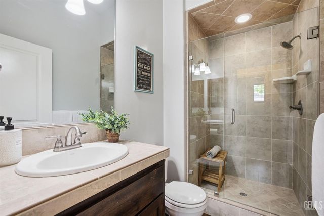 12707 Parkerhill Drive, Bakersfield, CA 93311