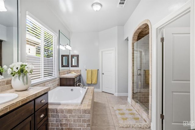 12707 Parkerhill Drive, Bakersfield, CA 93311