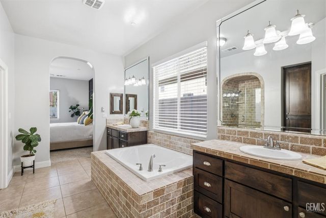 12707 Parkerhill Drive, Bakersfield, CA 93311