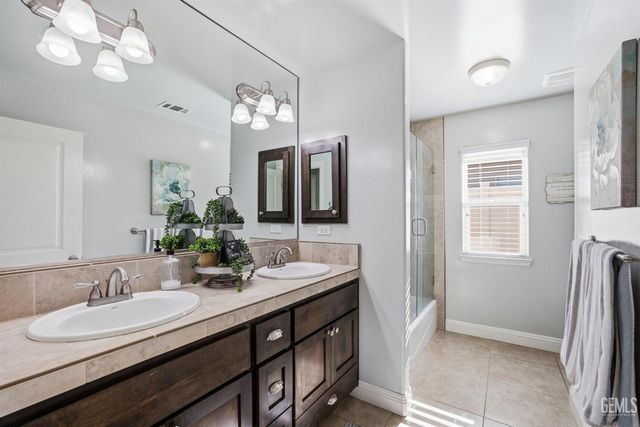 12707 Parkerhill Drive, Bakersfield, CA 93311