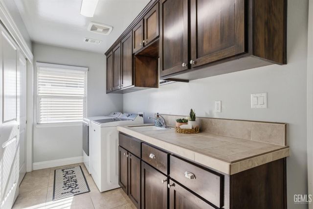 12707 Parkerhill Drive, Bakersfield, CA 93311