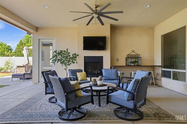 12707 Parkerhill Drive, Bakersfield, CA 93311