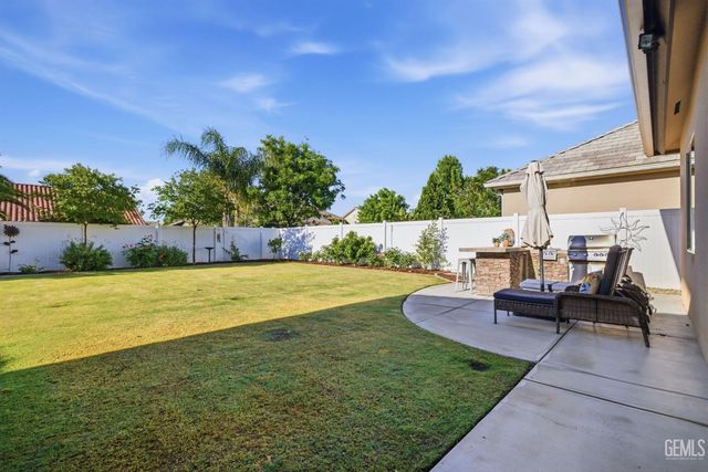 12707 Parkerhill Drive, Bakersfield, CA 93311