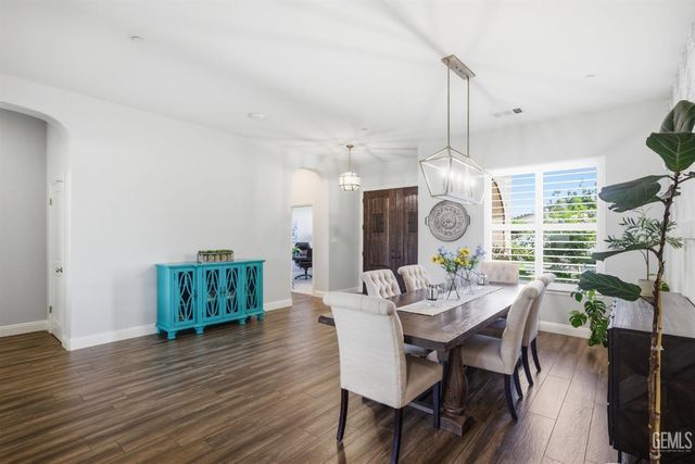 12707 Parkerhill Drive, Bakersfield, CA 93311