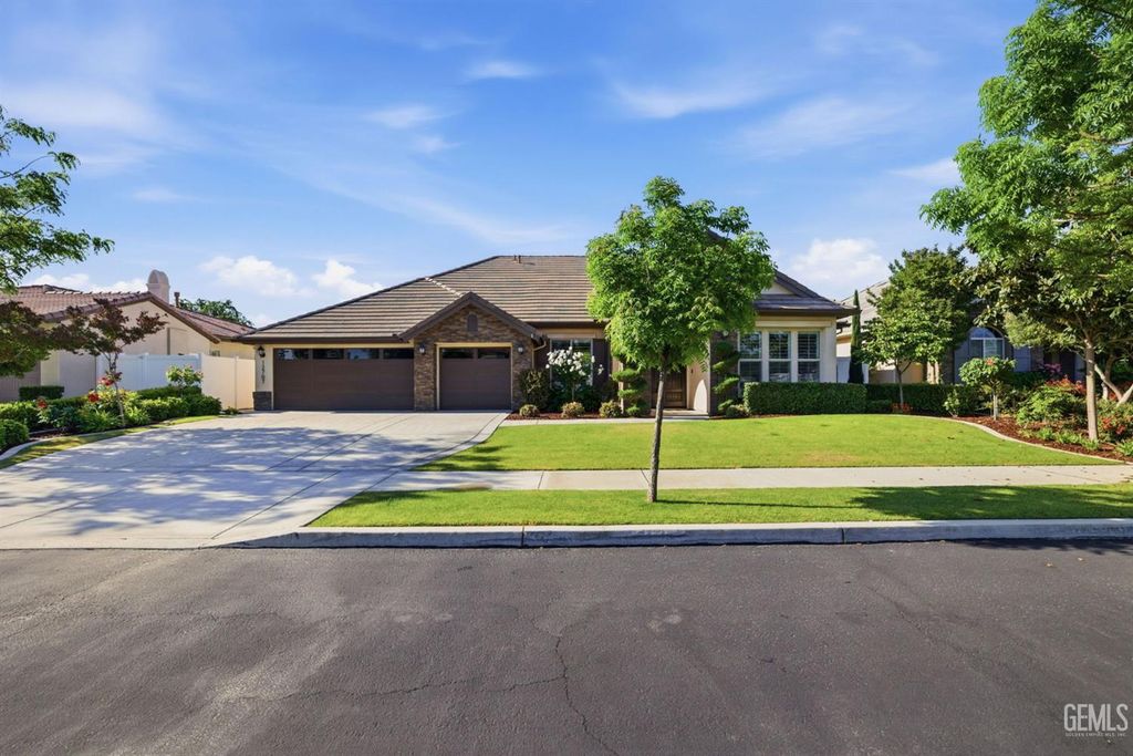 12707 Parkerhill Drive, Bakersfield, CA 93311