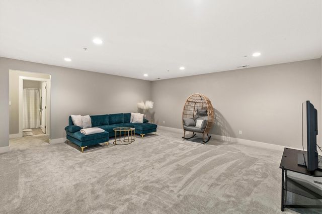 4429 Lower Beaver Road, Des Moines, IA 50310