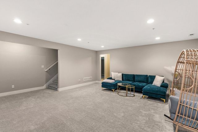 4429 Lower Beaver Road, Des Moines, IA 50310