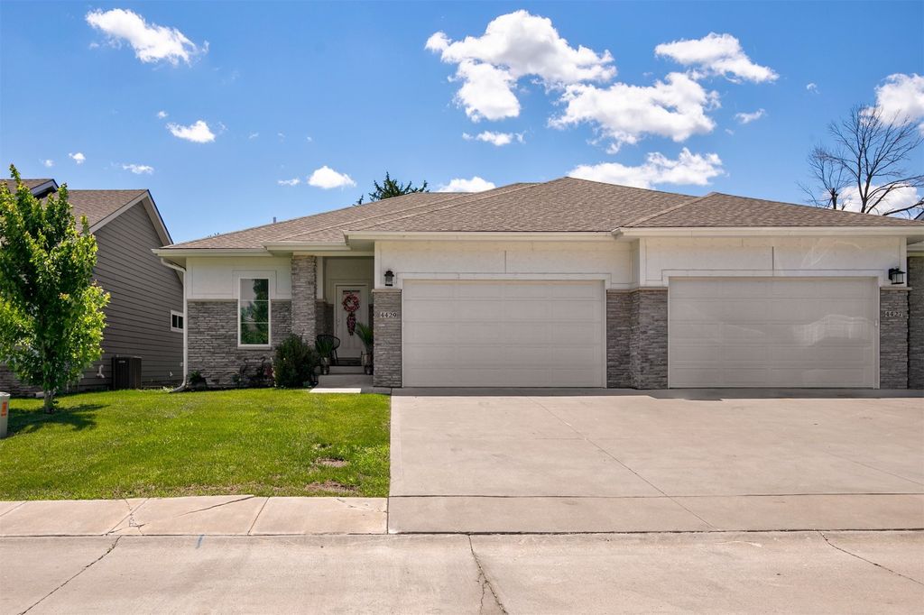 4429 Lower Beaver Road, Des Moines, IA 50310