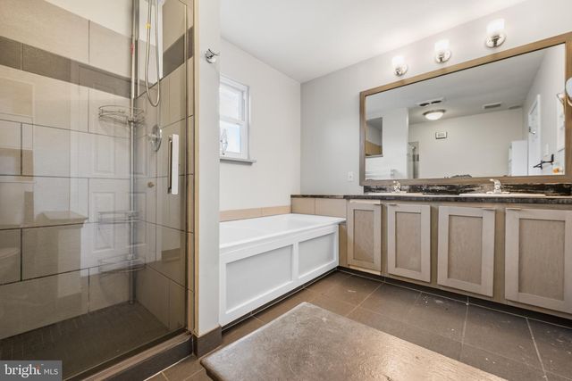 532 HERITAGE OAK DR, Yardley, PA 19067