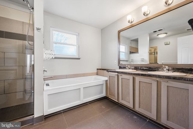 532 HERITAGE OAK DR, Yardley, PA 19067