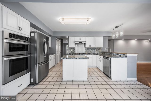532 HERITAGE OAK DR, Yardley, PA 19067