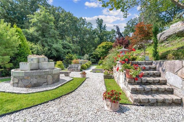 25 Edgar Road, Armonk, NY 10504