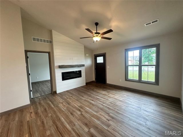 521 Somerset Drive, Granite City, IL 62040