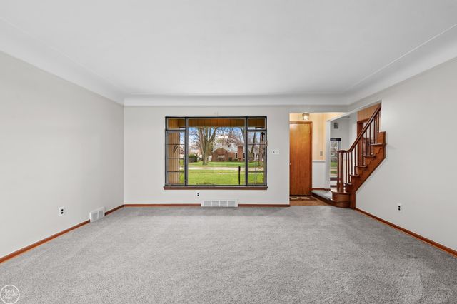 28413 RUEHLE Street, St Clair Shores, MI 48081