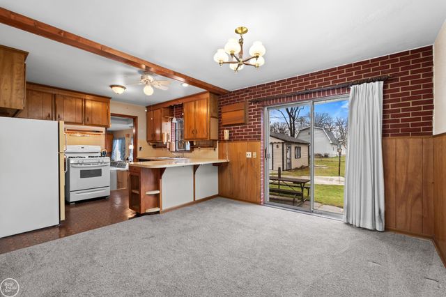 28413 RUEHLE Street, St Clair Shores, MI 48081