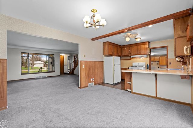 28413 RUEHLE Street, St Clair Shores, MI 48081