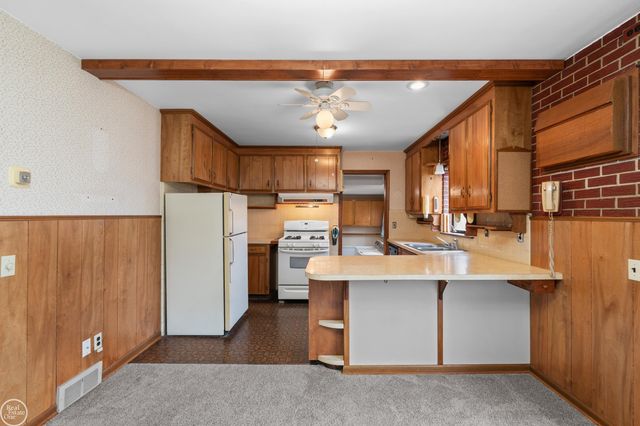 28413 RUEHLE Street, St Clair Shores, MI 48081