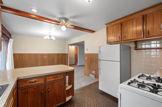 28413 RUEHLE Street, St Clair Shores, MI 48081