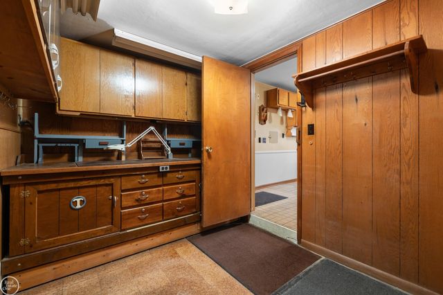 28413 RUEHLE Street, St Clair Shores, MI 48081