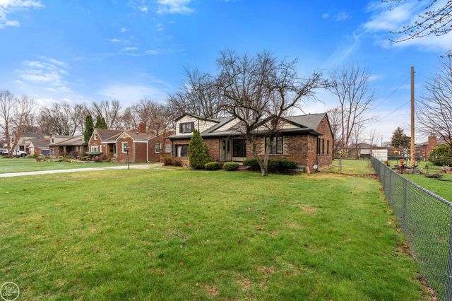 28413 RUEHLE Street, St Clair Shores, MI 48081