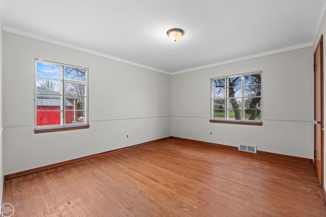 28413 RUEHLE Street, St Clair Shores, MI 48081