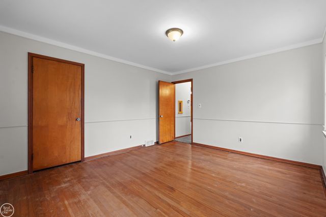 28413 RUEHLE Street, St Clair Shores, MI 48081