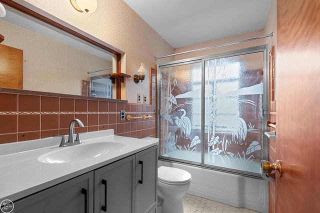 28413 RUEHLE Street, St Clair Shores, MI 48081