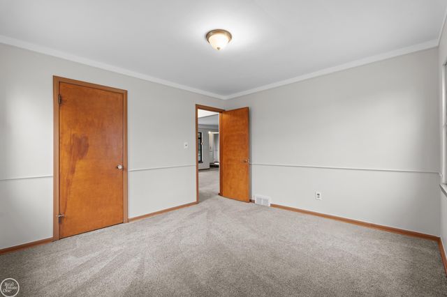 28413 RUEHLE Street, St Clair Shores, MI 48081