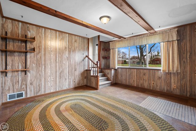 28413 RUEHLE Street, St Clair Shores, MI 48081