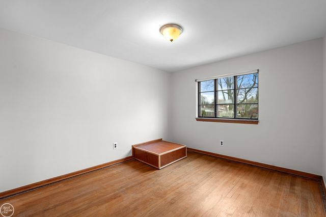 28413 RUEHLE Street, St Clair Shores, MI 48081