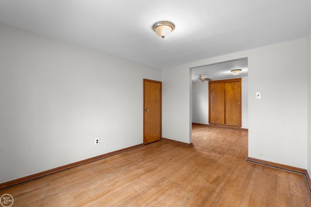 28413 RUEHLE Street, St Clair Shores, MI 48081