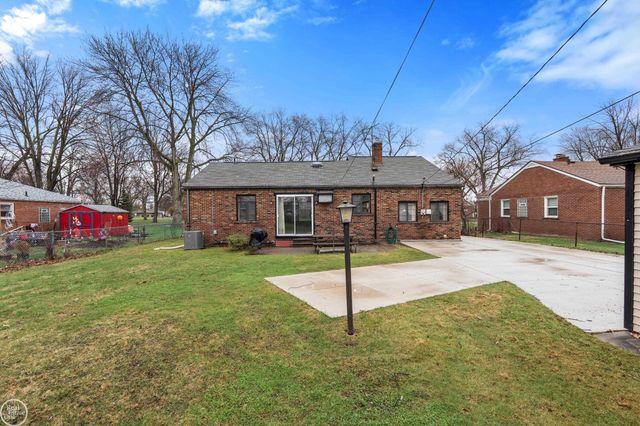 28413 RUEHLE Street, St Clair Shores, MI 48081