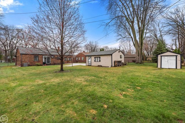 28413 RUEHLE Street, St Clair Shores, MI 48081