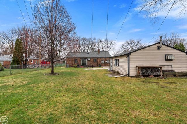 28413 RUEHLE Street, St Clair Shores, MI 48081