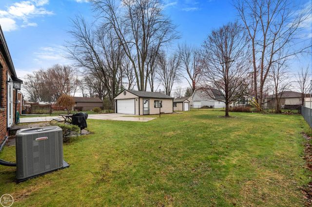 28413 RUEHLE Street, St Clair Shores, MI 48081