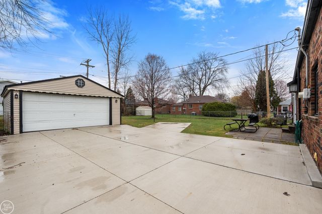 28413 RUEHLE Street, St Clair Shores, MI 48081