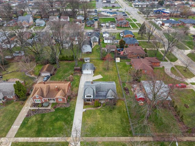 28413 RUEHLE Street, St Clair Shores, MI 48081