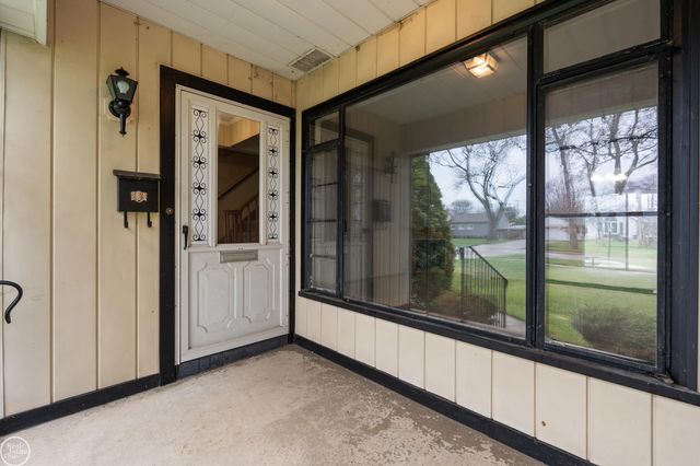 28413 RUEHLE Street, St Clair Shores, MI 48081