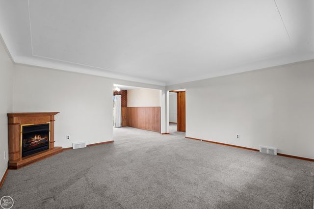 28413 RUEHLE Street, St Clair Shores, MI 48081