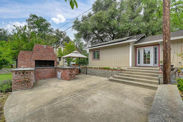 5682 Virginiatown Rd, Newcastle, CA 95658